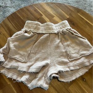Super cute shorts! They look like free people style shorts.